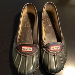 Rare Hunter rain/gardening shoe, size 38 (US 7.5-8), green with brown trim